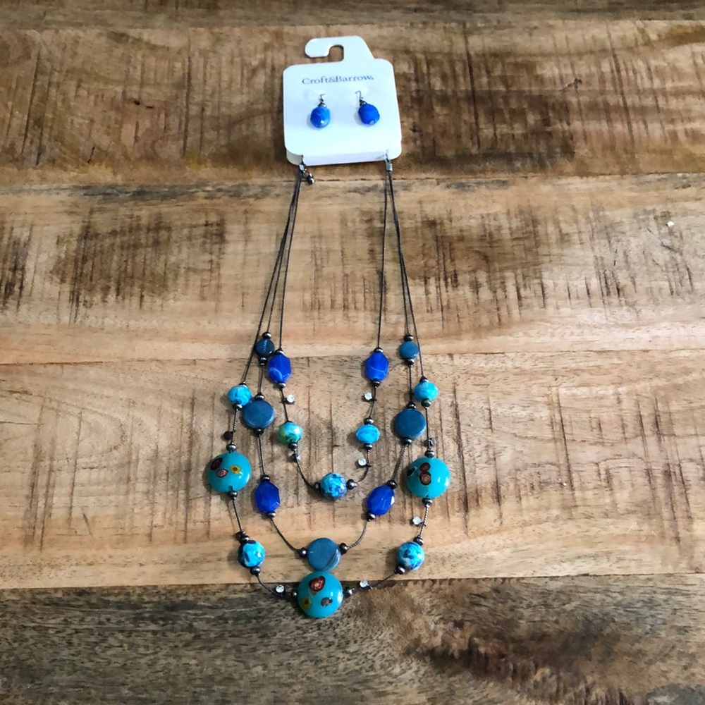 🌹Necklace and Earrings Set! New with Tags!